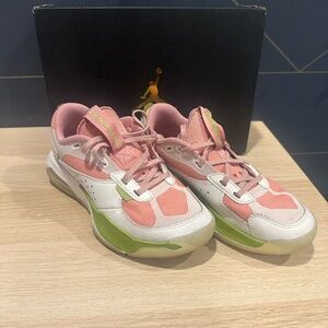 NIKE JORDAN AIR 200E GS 'WHITE ELEMENTAL PINK' - Size 5 Youth (6.5 Women's)